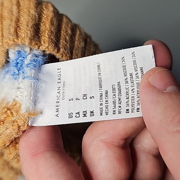 American Eagle small tan and white knitted crew neck sweater - Picture 7 of 7